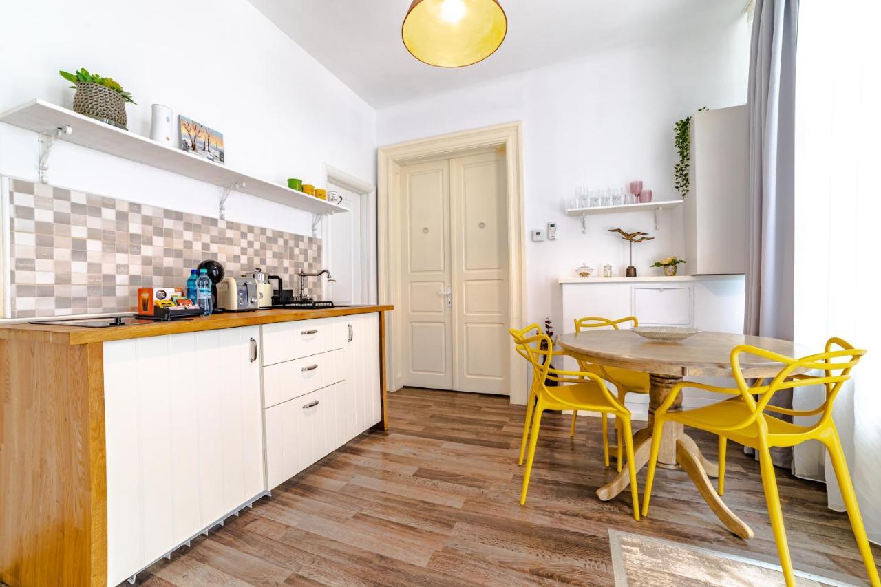 Albert Residence With Complimentary Parking Брашов Экстерьер фото