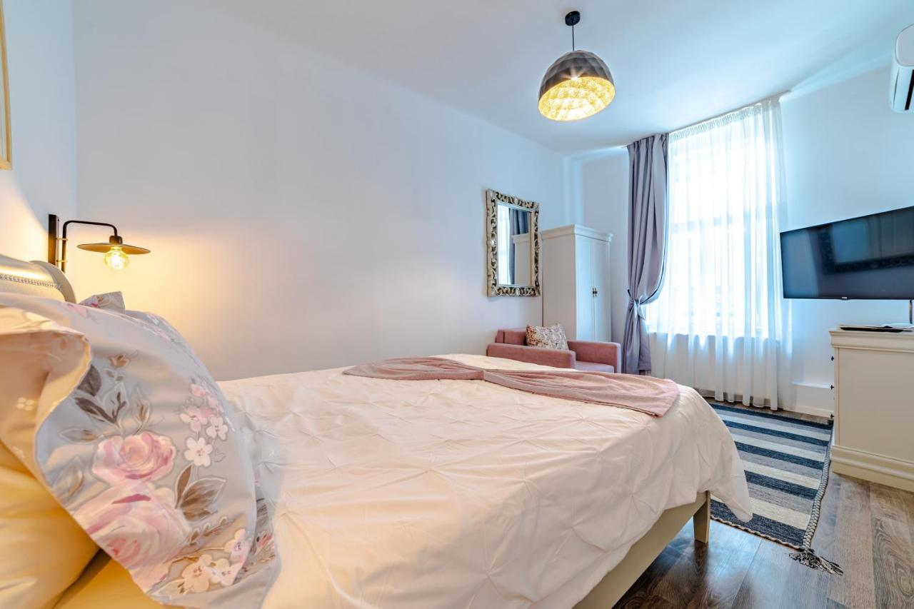 Albert Residence With Complimentary Parking Брашов Экстерьер фото