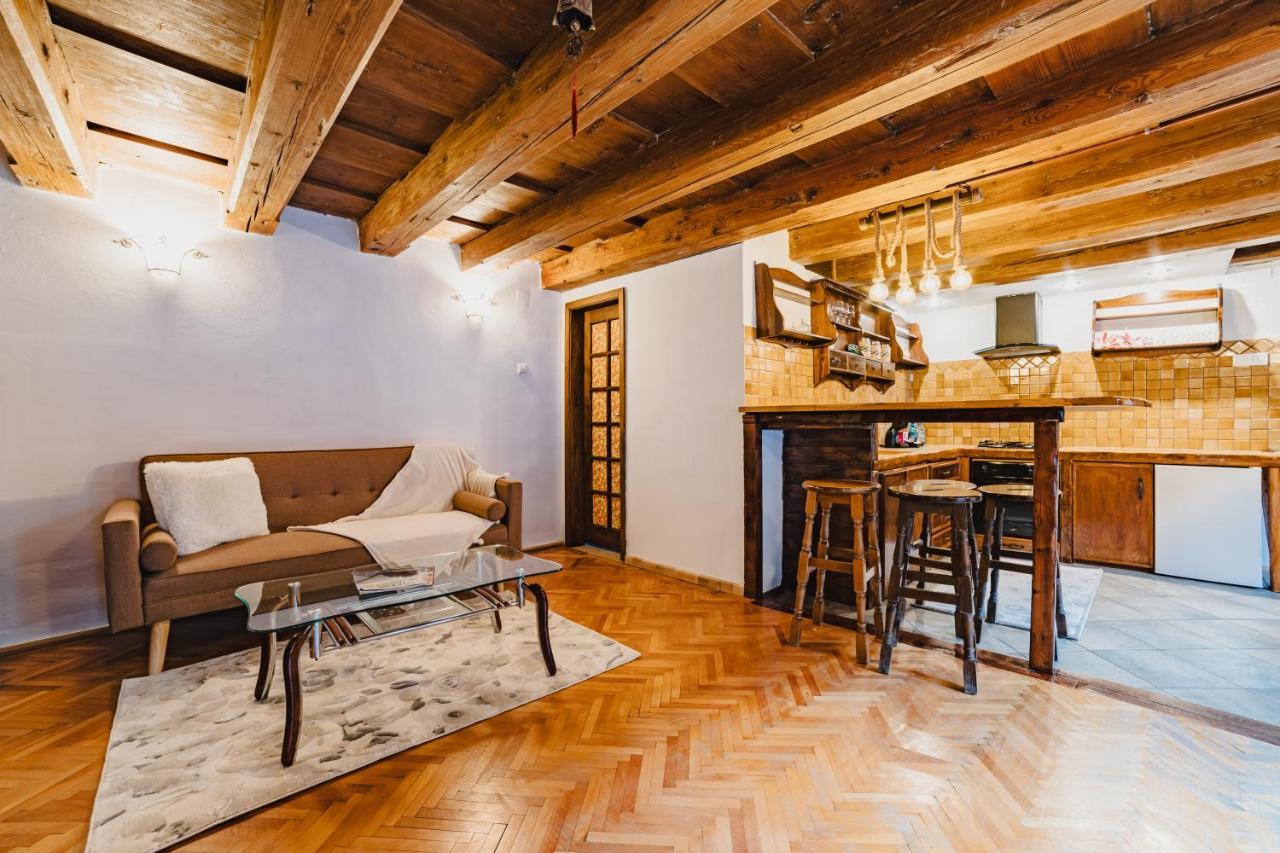Albert Residence With Complimentary Parking Брашов Экстерьер фото