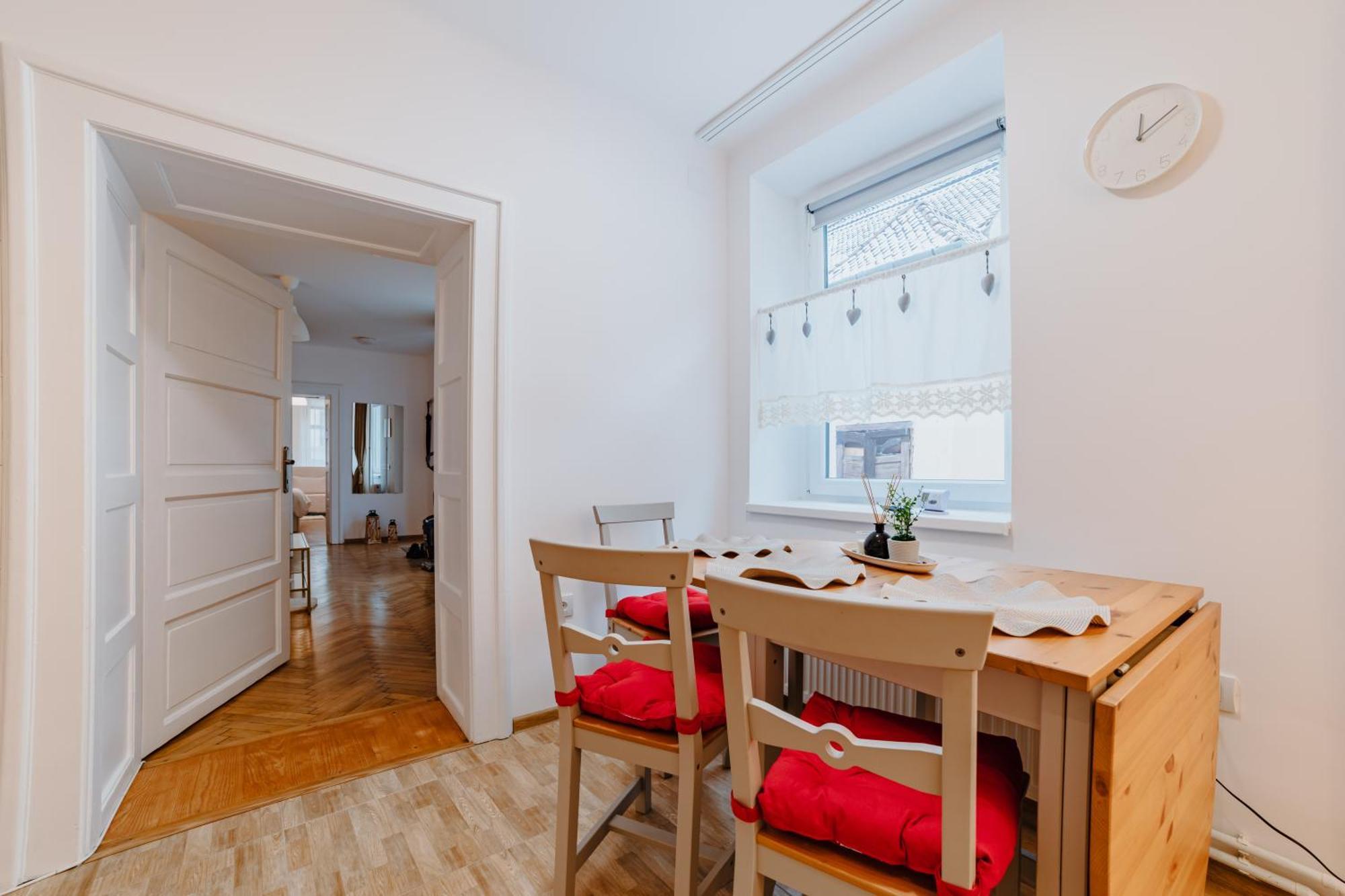 Albert Residence With Complimentary Parking Брашов Экстерьер фото