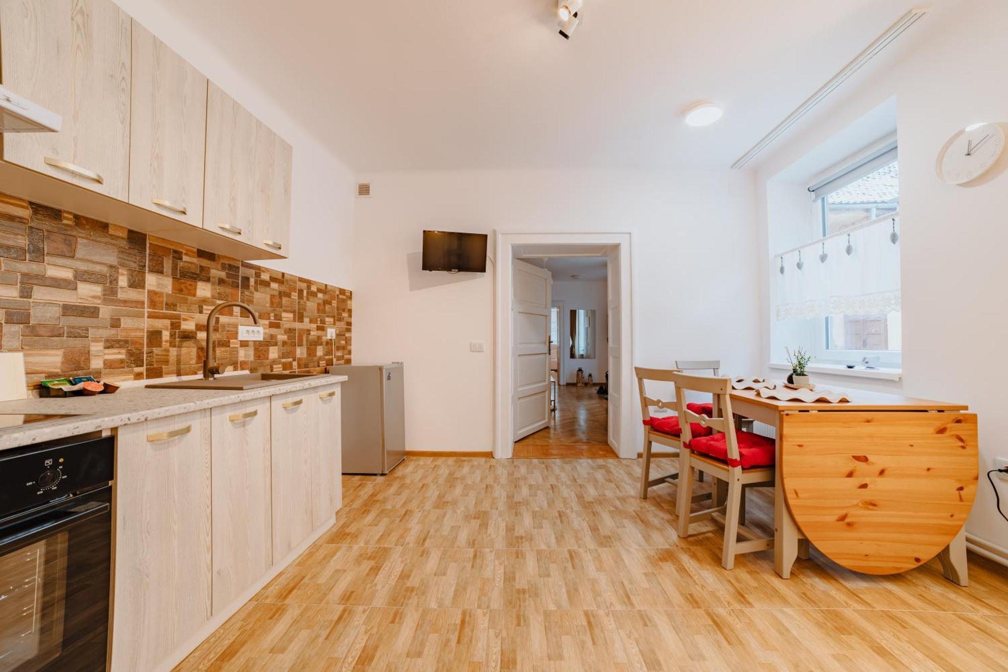 Albert Residence With Complimentary Parking Брашов Экстерьер фото