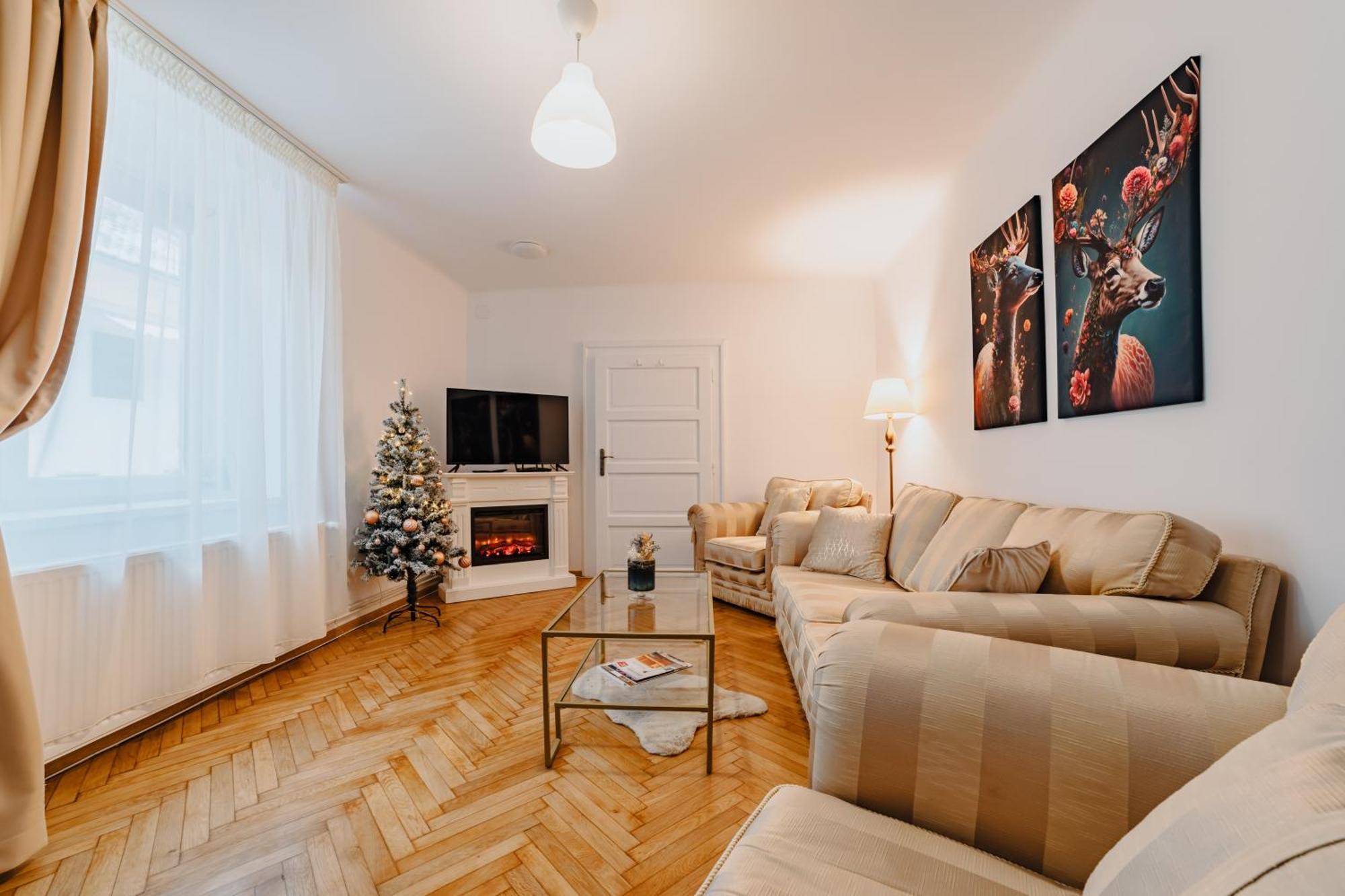 Albert Residence With Complimentary Parking Брашов Экстерьер фото