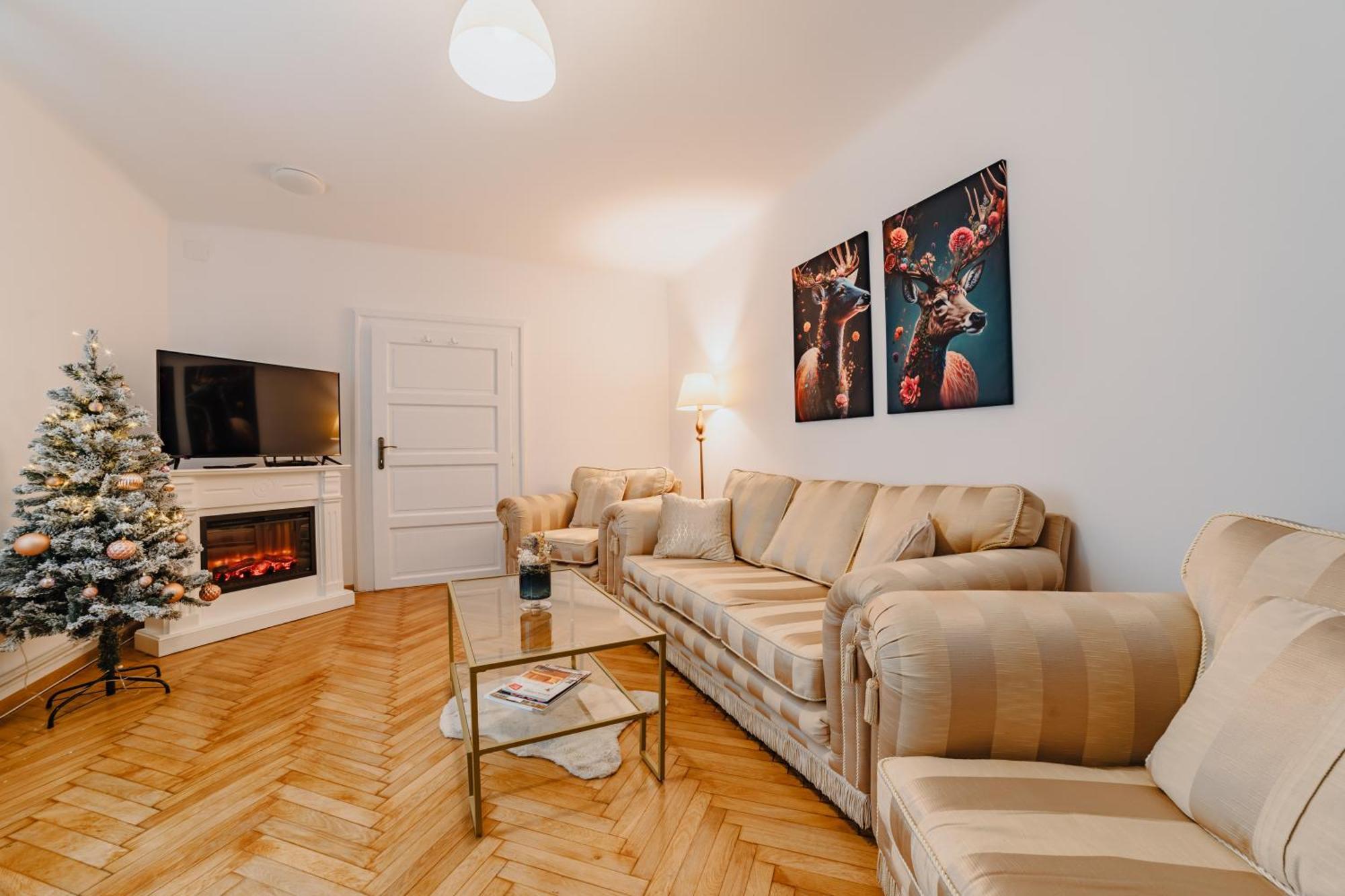 Albert Residence With Complimentary Parking Брашов Экстерьер фото