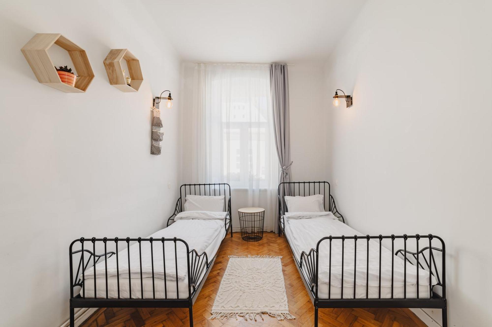 Albert Residence With Complimentary Parking Брашов Экстерьер фото