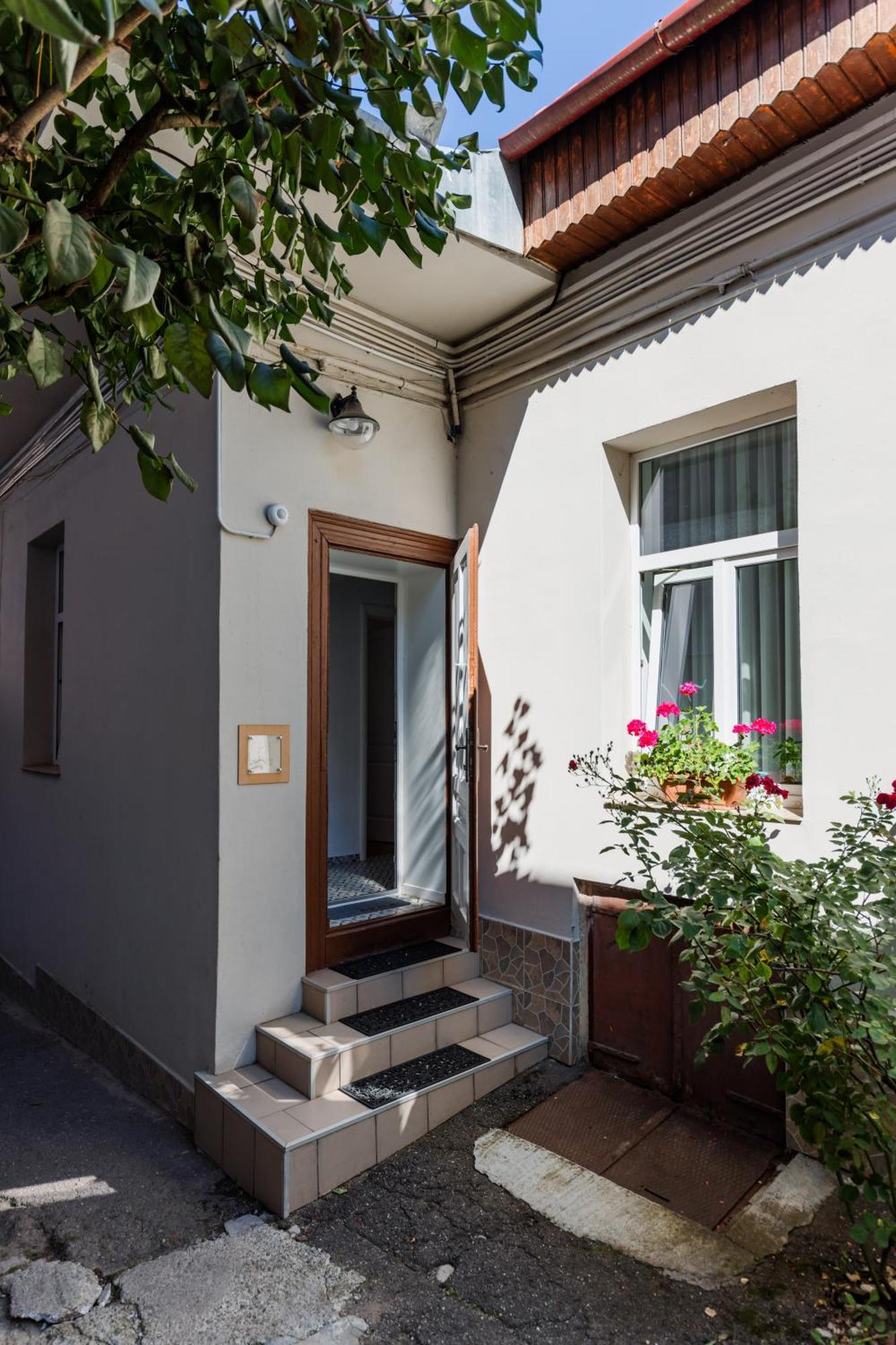 Albert Residence With Complimentary Parking Брашов Экстерьер фото