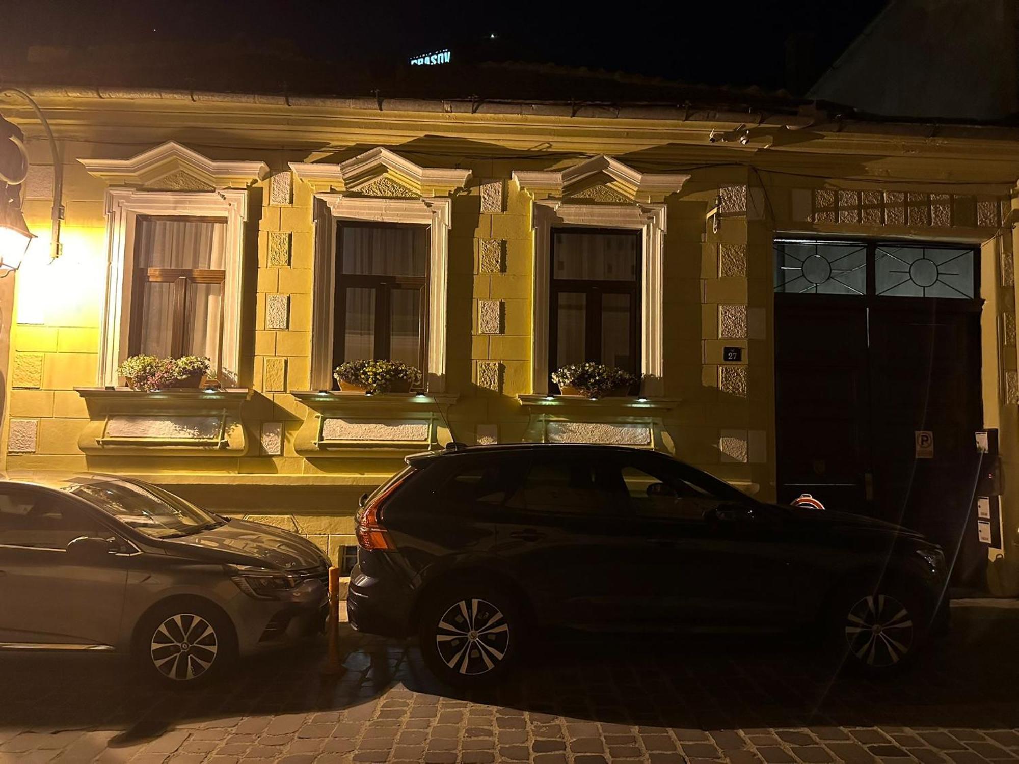 Albert Residence With Complimentary Parking Брашов Экстерьер фото