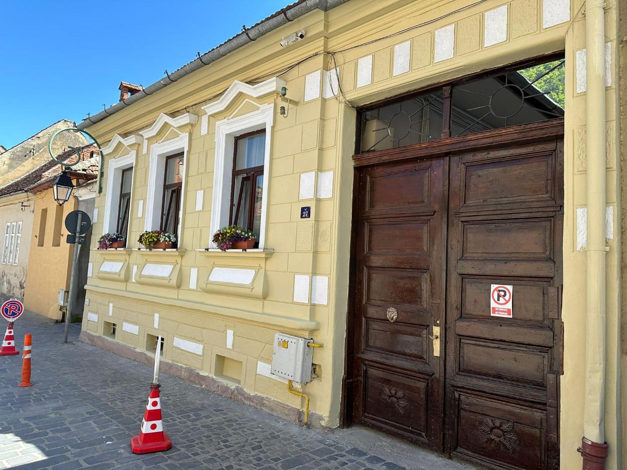 Albert Residence With Complimentary Parking Брашов Экстерьер фото