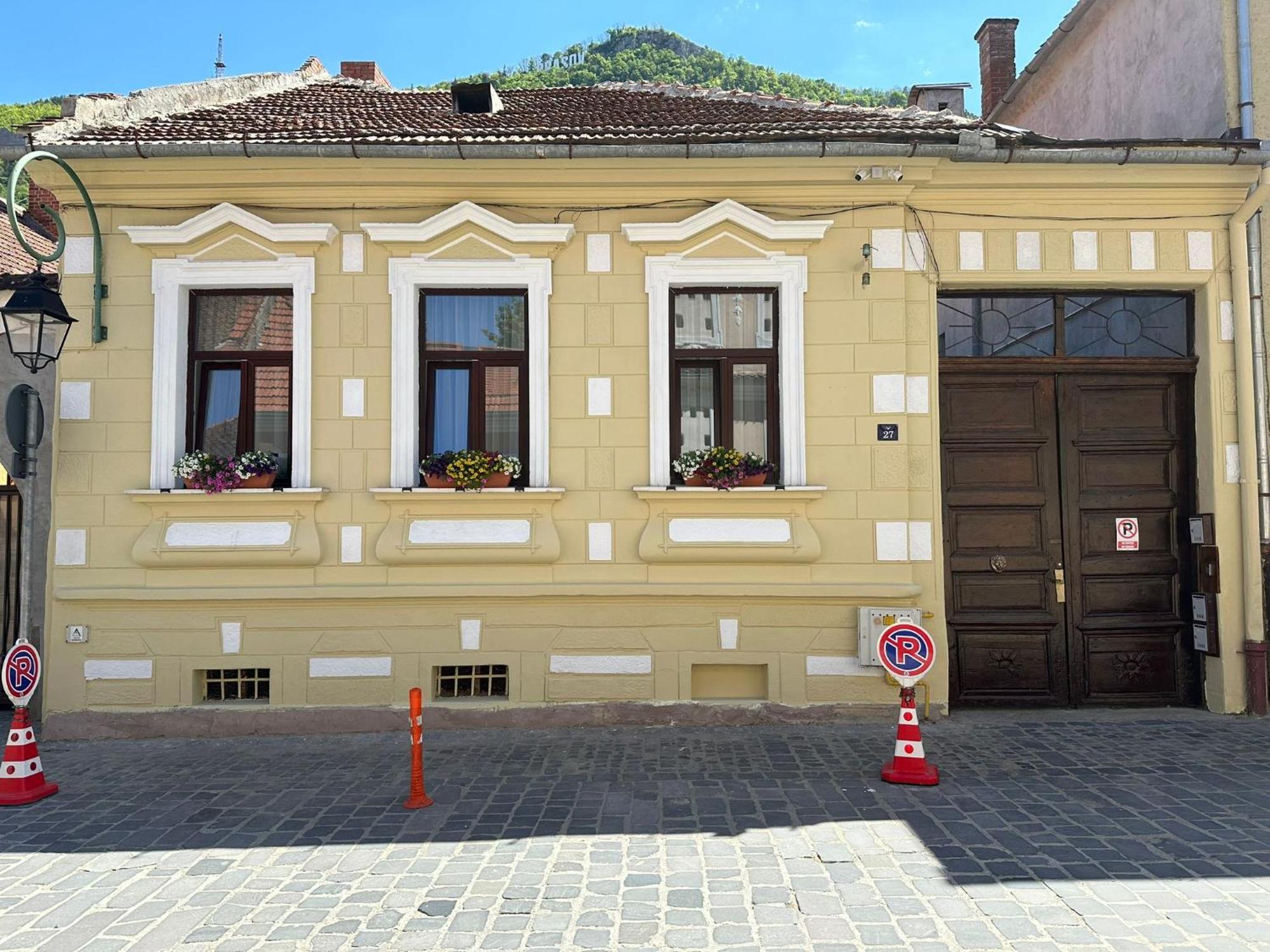 Albert Residence With Complimentary Parking Брашов Экстерьер фото